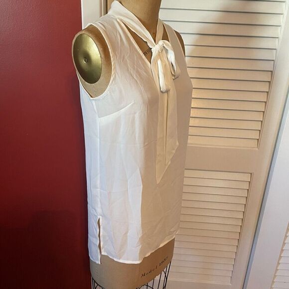 WHO WHAT WEAR | white sleeveless blouse XS NWT - Picture 3 of 7